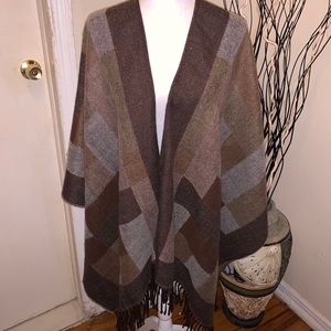 Geometric Block Cape